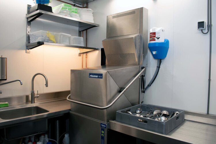 professionele horeca afwasmachine bij bierbrouwer